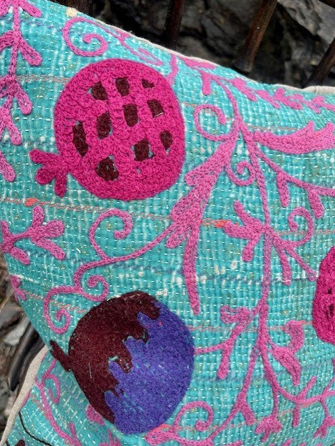 Putetrekk kantha med broderi 50 x 50 cm ass
