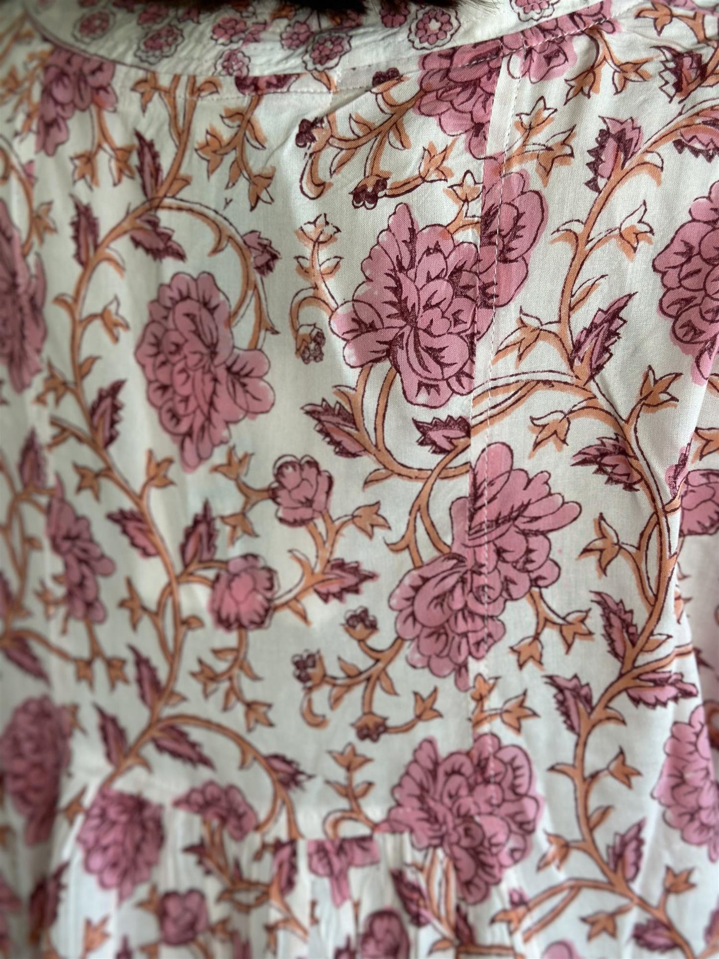 Ann kort kjole v hals rosa