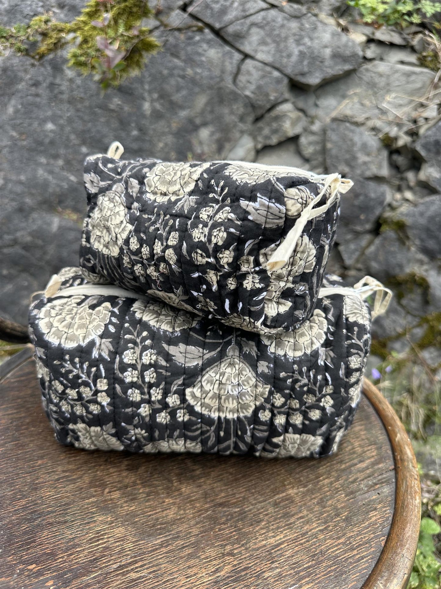 Sminkepung i blokktrykk Hani black/natural