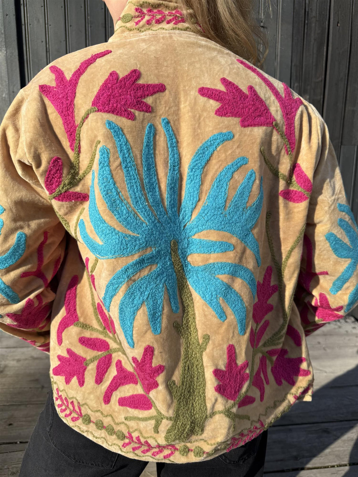 Anouska jakke velur med broderier beige