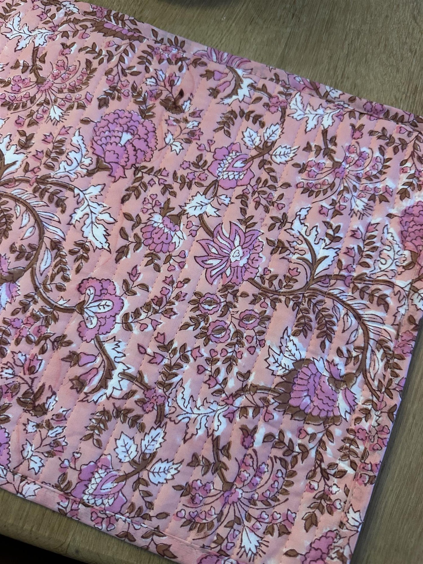 Spisebrikke Fleur pink avlang blokktrykket