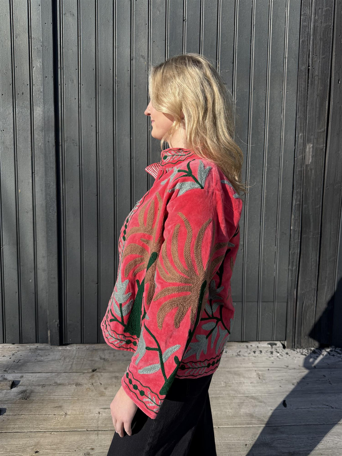 Anouska jakke velur med broderier coral