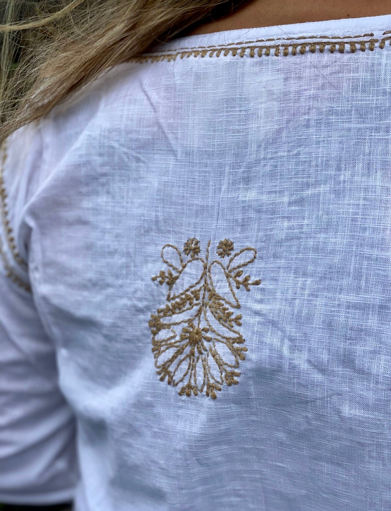 Bluse håndbrodert 100% lin