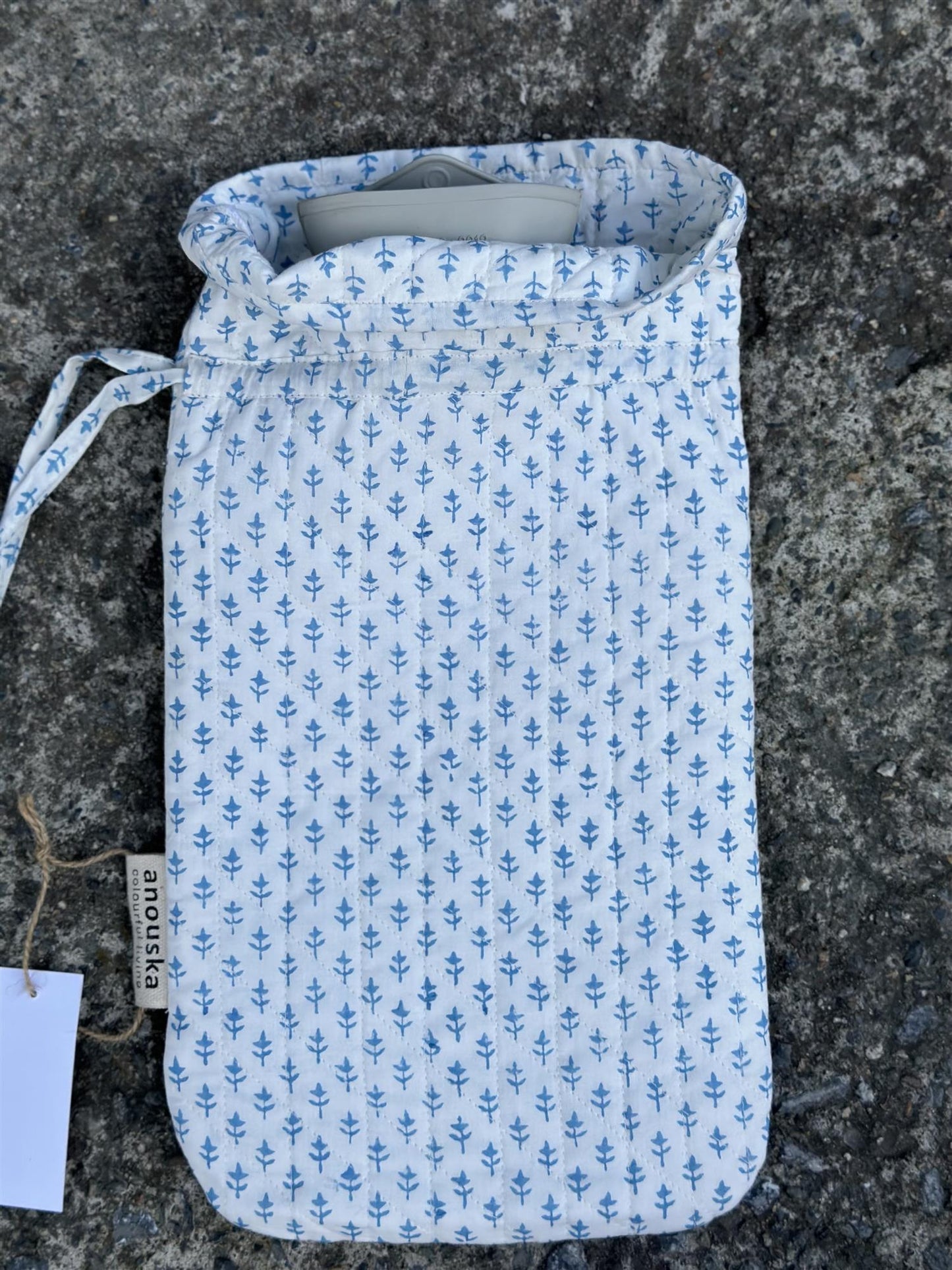 Varmeflaske blokktrykket offwhite & blue