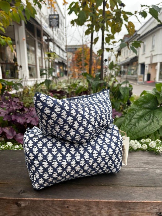 Toalettmappe blokktrykket Santo Stefano midnight blue