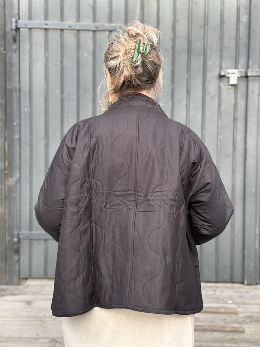 Quiltet jakke sort