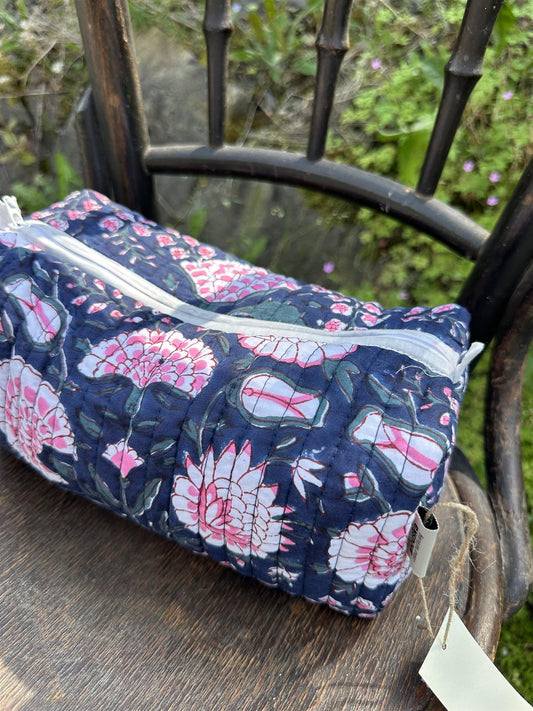 Toalettmappe blokktrykket Simmi navy