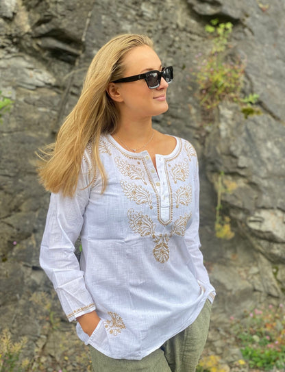 Bluse håndbrodert 100% lin