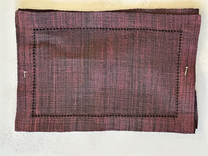 Spisebrikke 30 x 45 cm raffia dark blush 4 stk