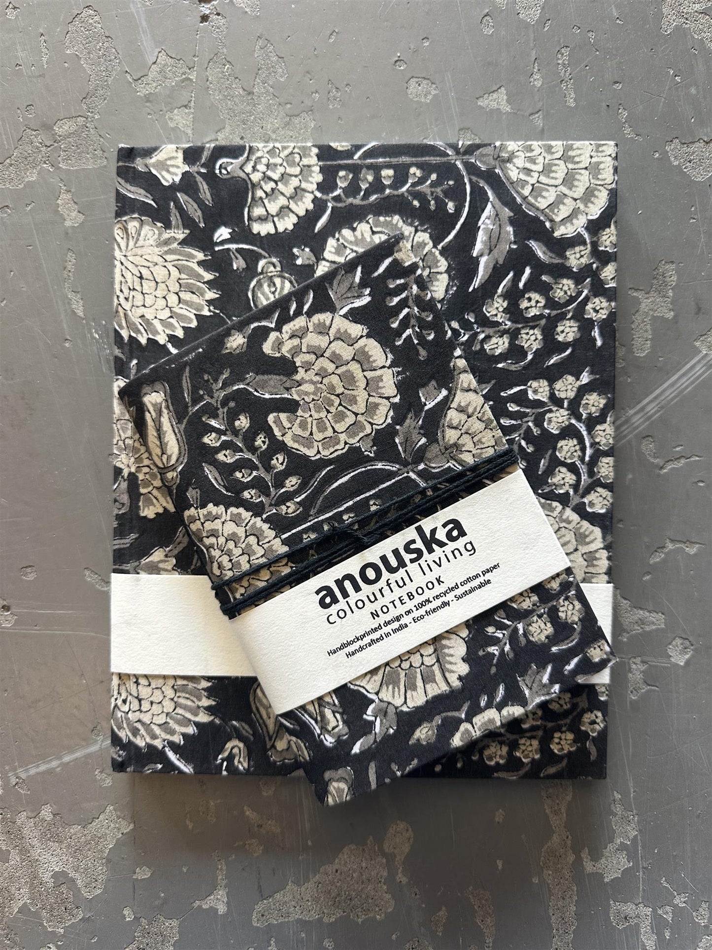 Notatbok small blokktrykket omslag Hani  black/natural
