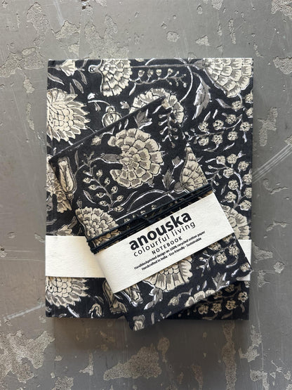 Notatbok small blokktrykket omslag Hani  black/natural