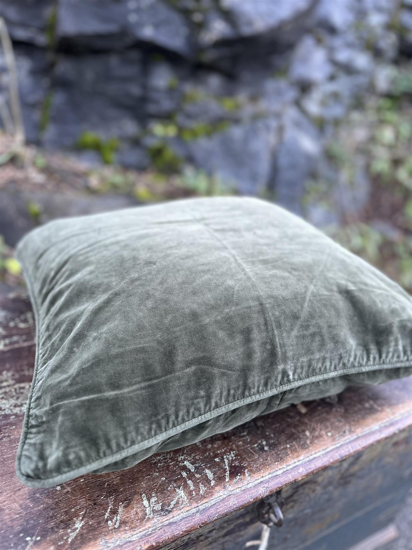 Putetrekk velur 50x50 cm Military green rulour