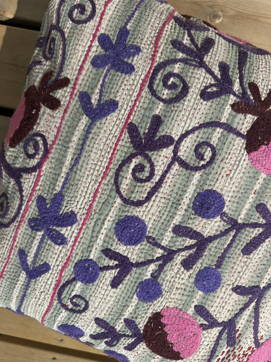 Putetrekk kantha med broderi 50 x 50 cm sage Nr 1