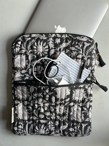Laptop cover black blokkprint
