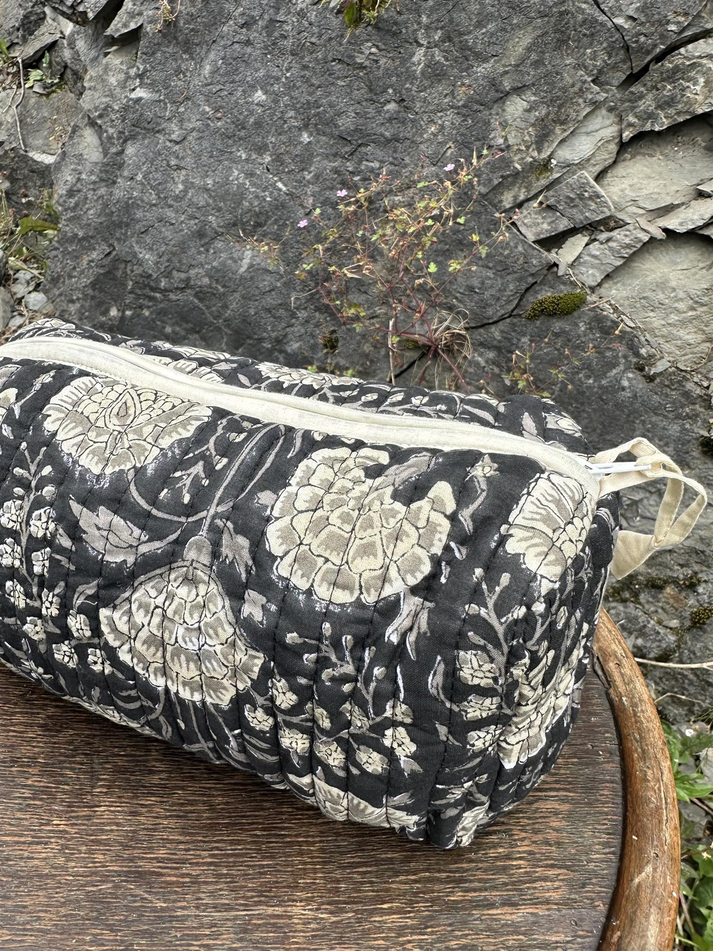 Toalettmappe blokktrykket Hani black/natural