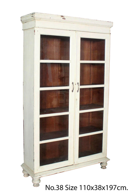 skap med glass nr 38