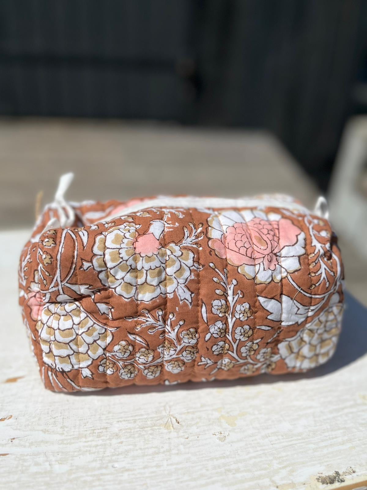 Sminkepung blokktrykket brown