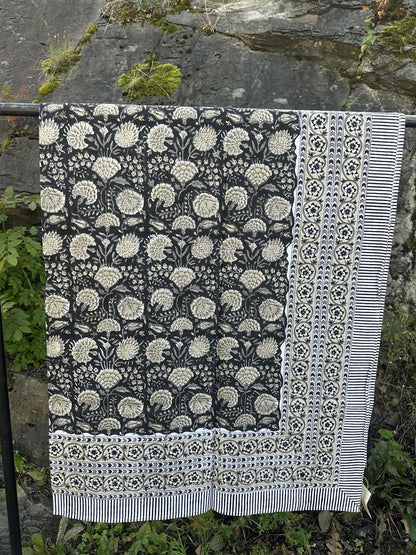Duk 150 x 250 cm blokktrykket Hani black/natural