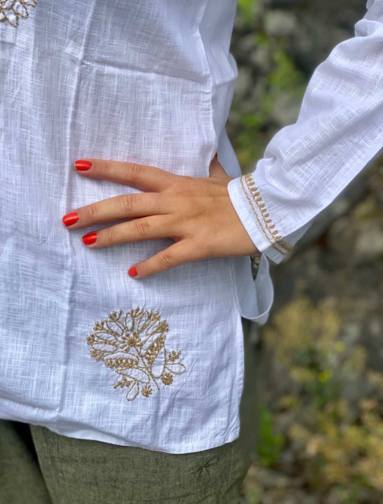 Bluse håndbrodert 100% lin