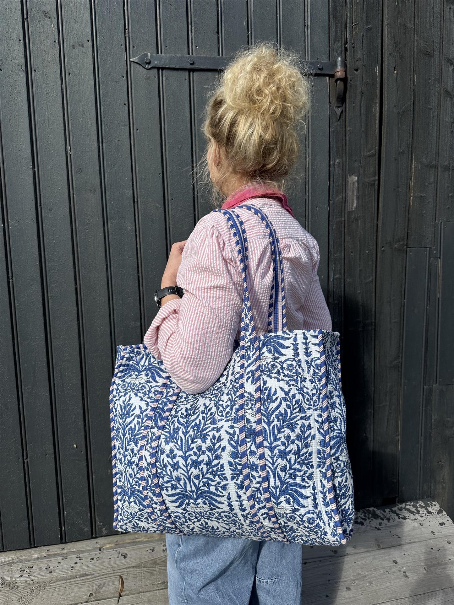 Vattert bag nav/hvit