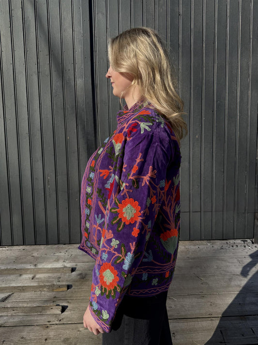Anouska jakke velur med broderier lilla m rødt/oransje broderi