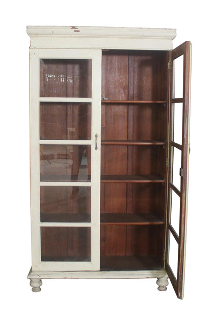 skap med glass nr 38