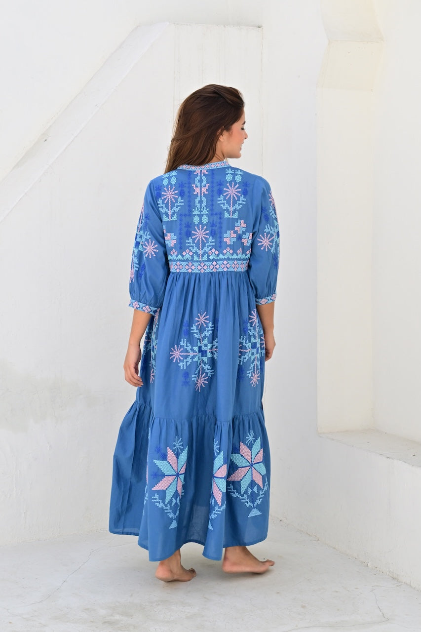 Narbonne kjole med broderier blue