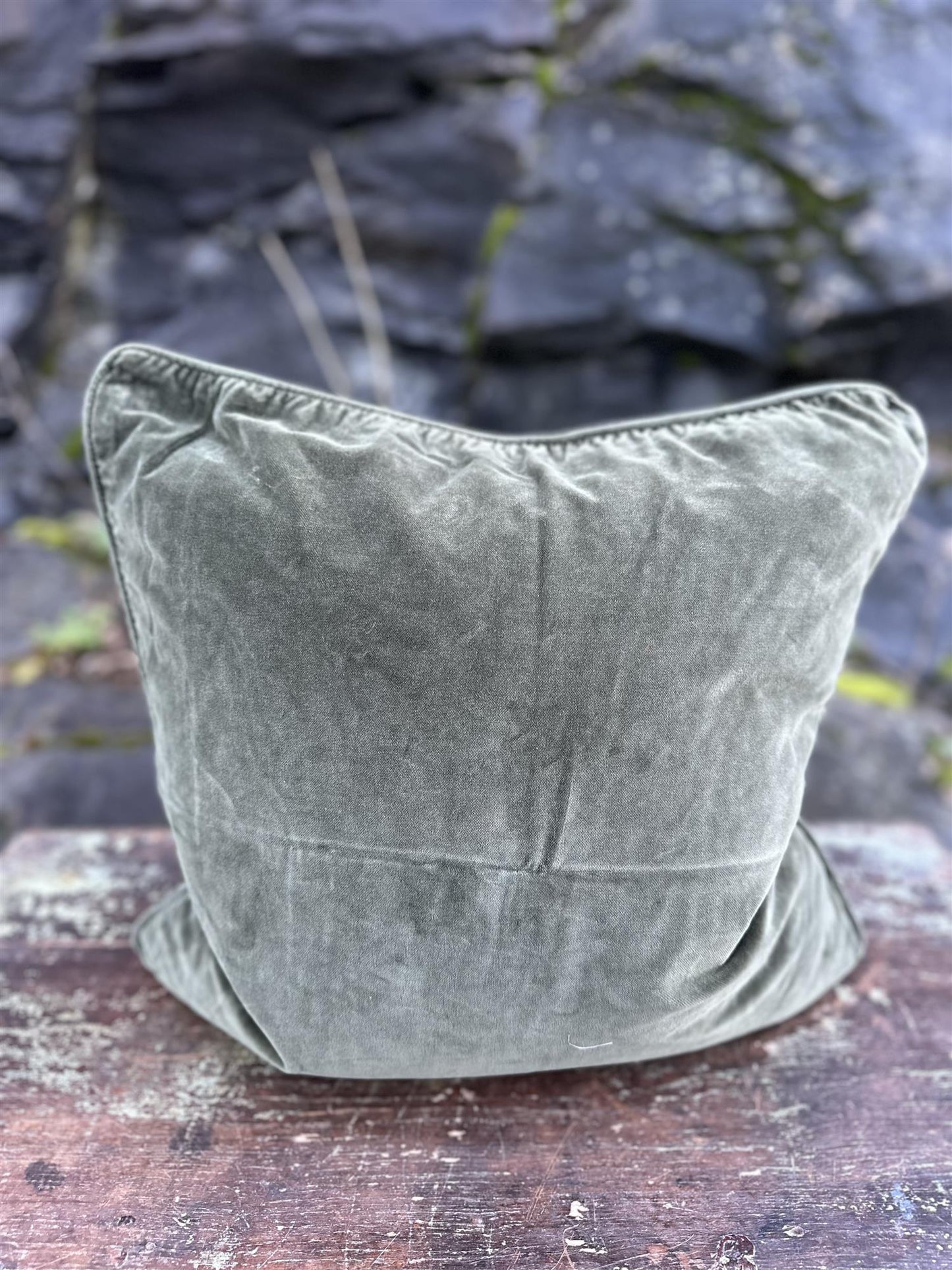 Putetrekk velur 50x50 cm Military green rulour