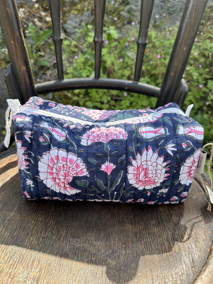 Toalettmappe blokktrykket Simmi navy