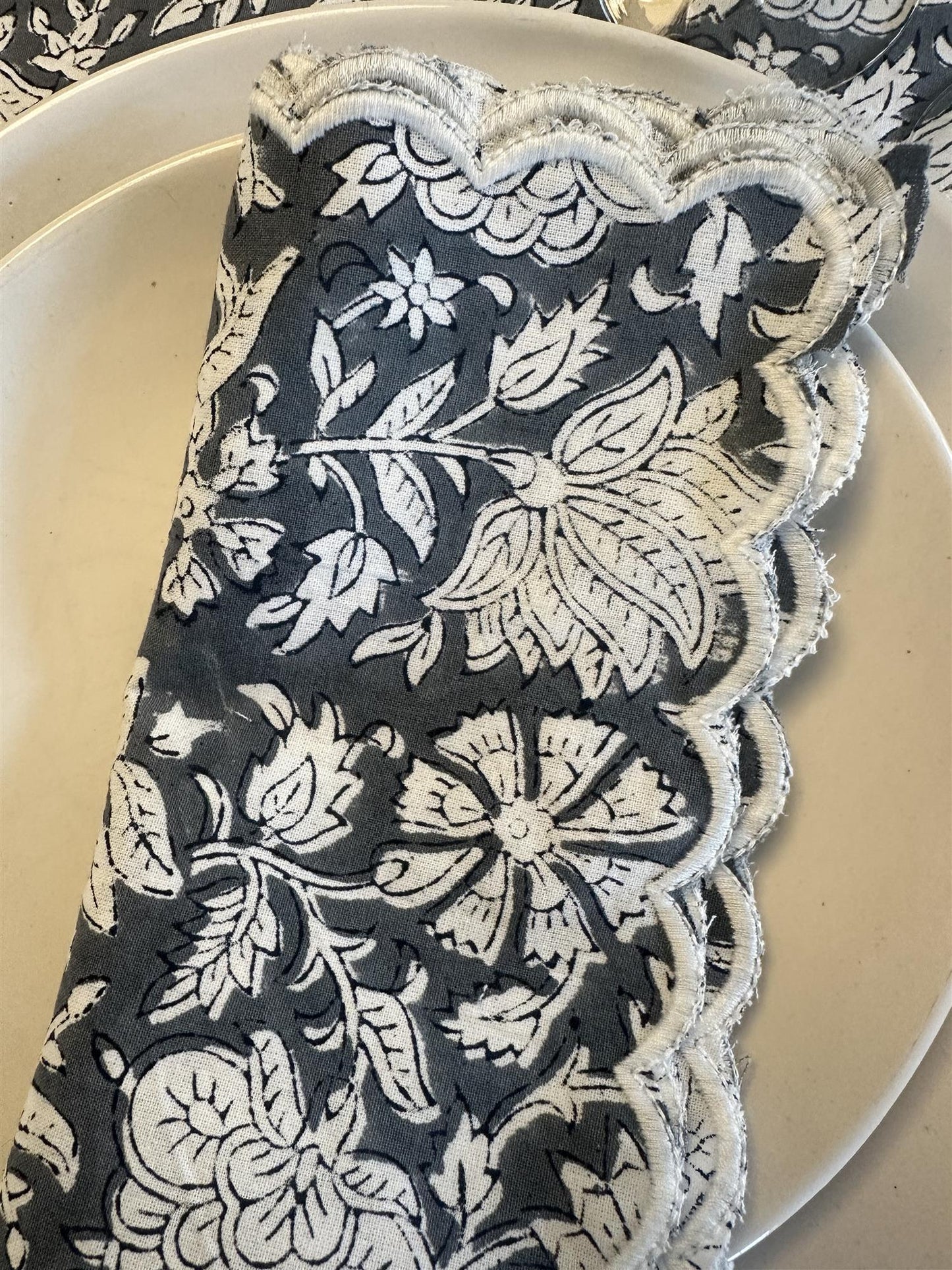 Serviett blokktrykket grey