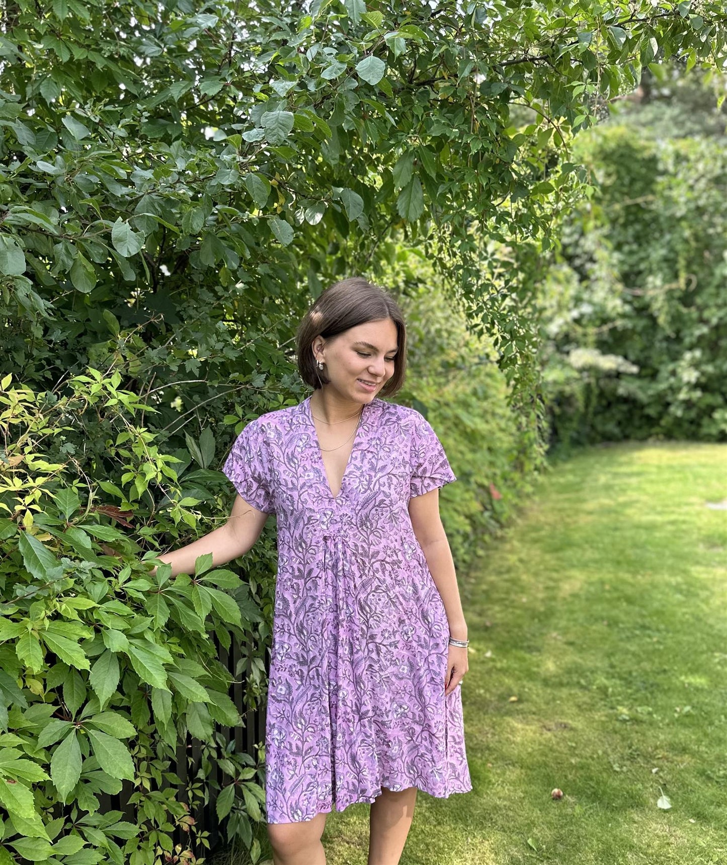 Lene kort kjole v-hals pink/purple