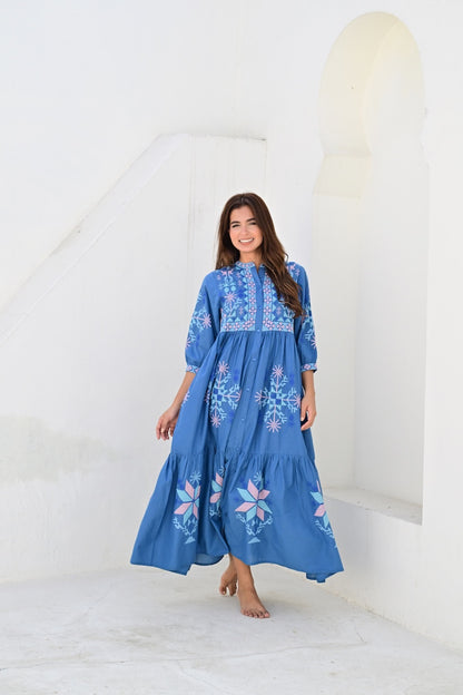 Narbonne kjole med broderier blue