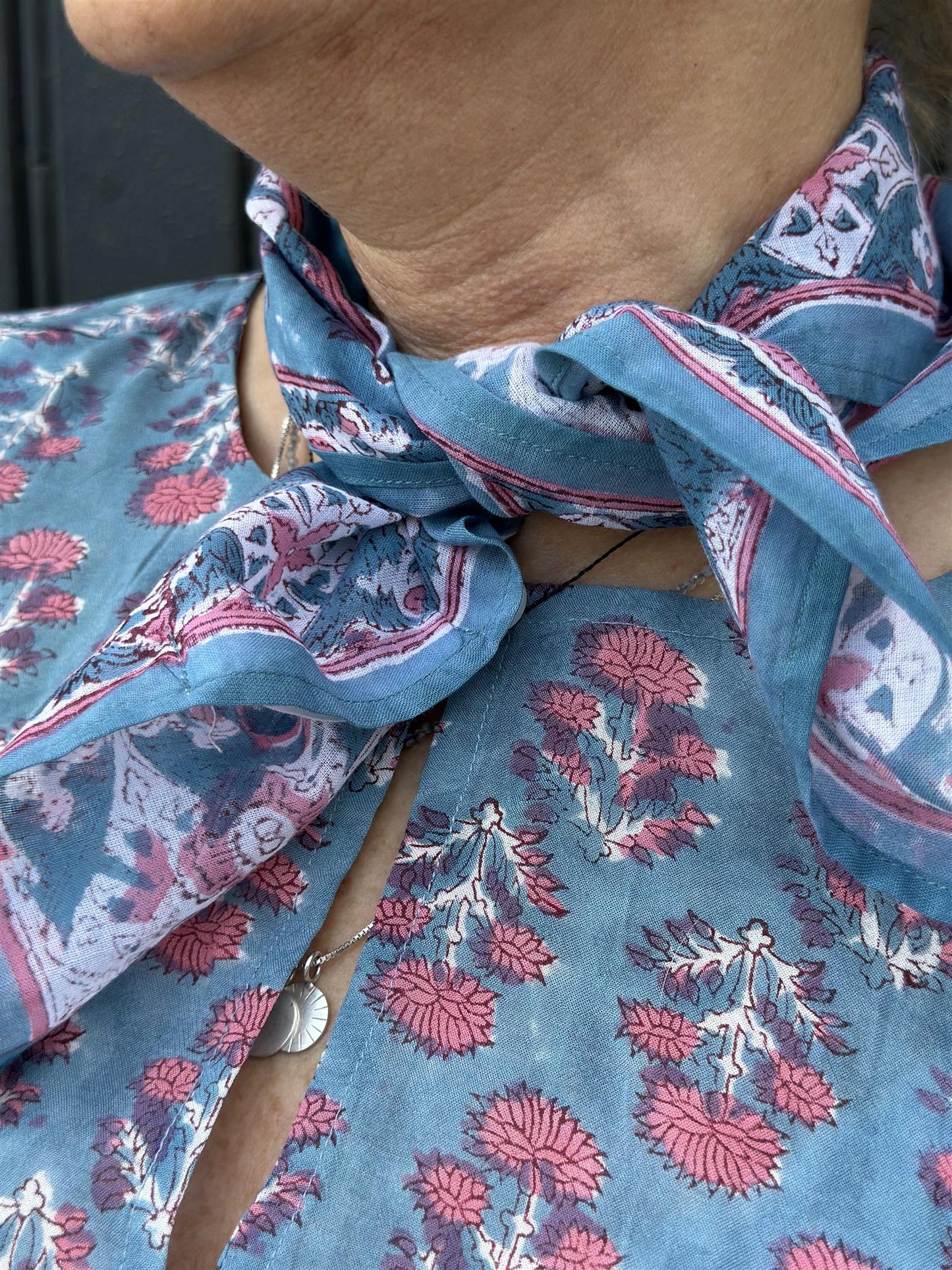 Cathrine lite skjerf sky blue