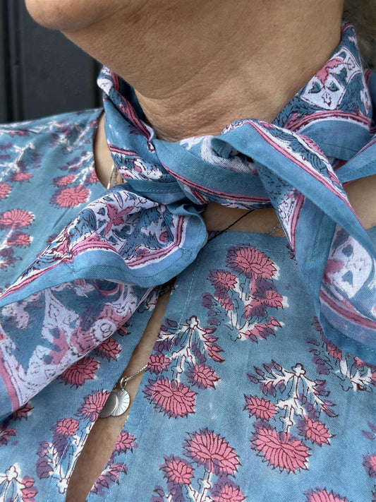 Cathrine lite skjerf sky blue