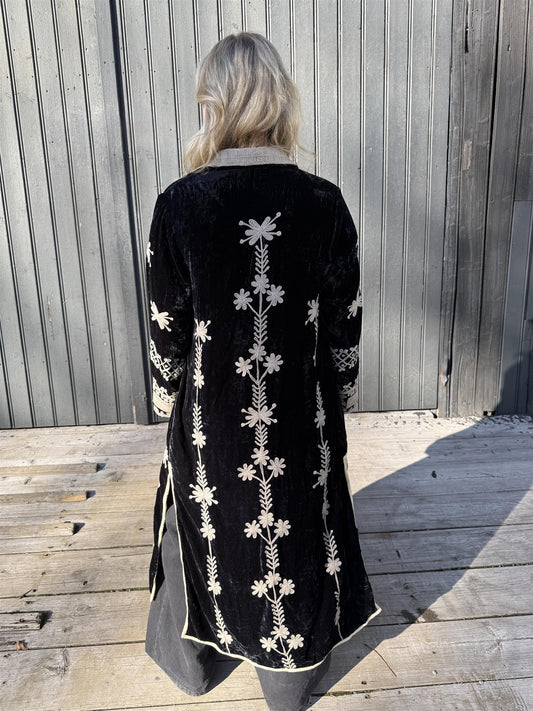 Velvet lang jakke med broderier midnattblå