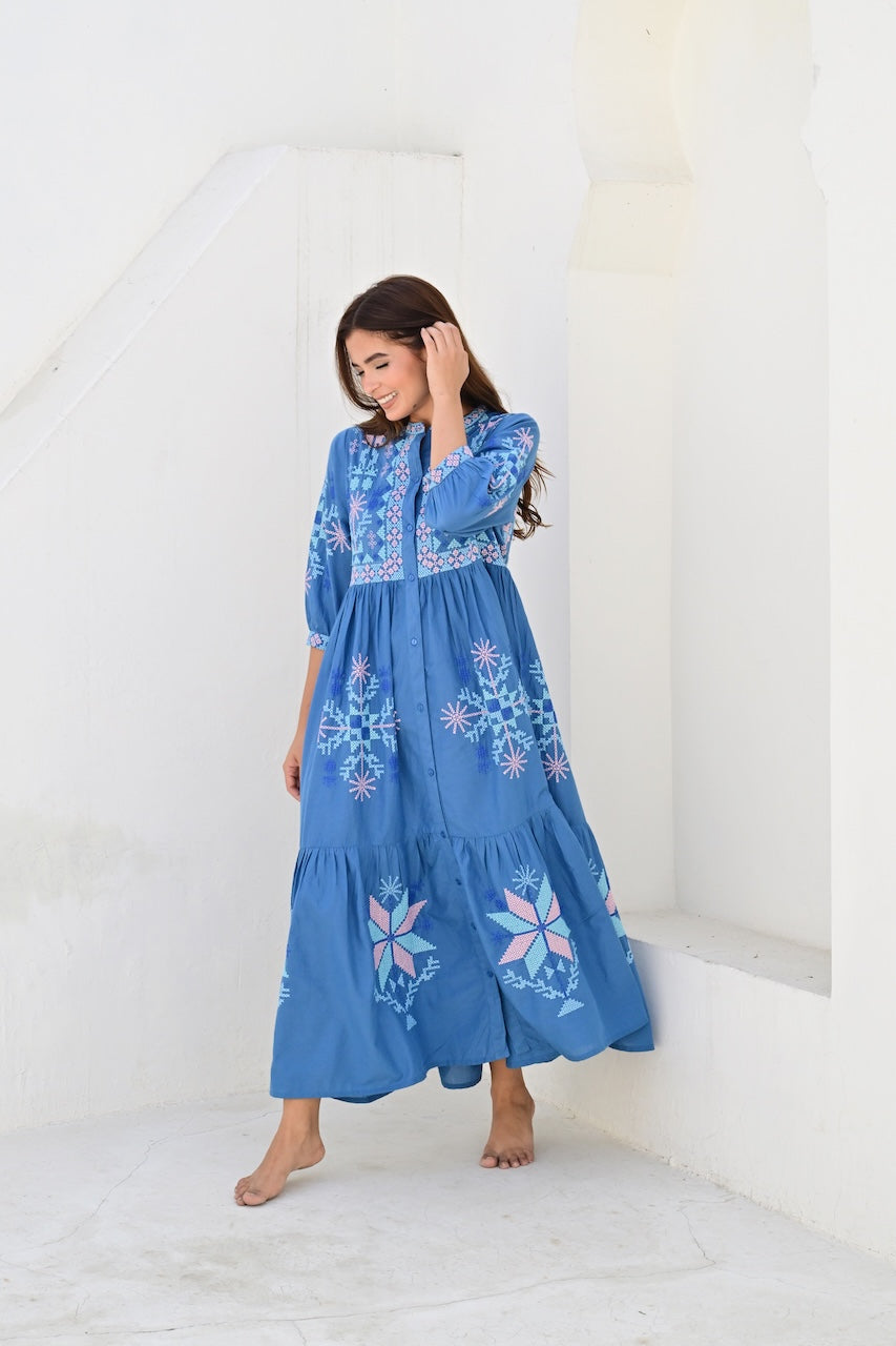 Narbonne kjole med broderier blue