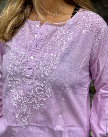 Tunika håndbrodert syrin