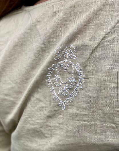 Tunika håndbrodert dijon