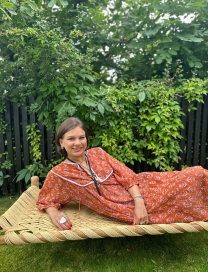 Anna lang smekkekjole terracotta