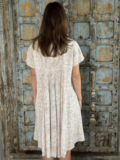 Laura kort kjole v-hals med lurex