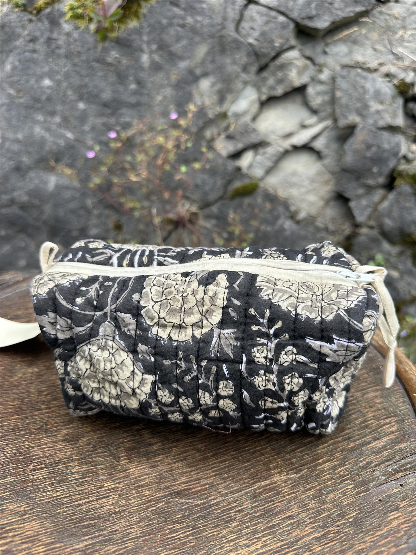 Sminkepung i blokktrykk Hani black/natural