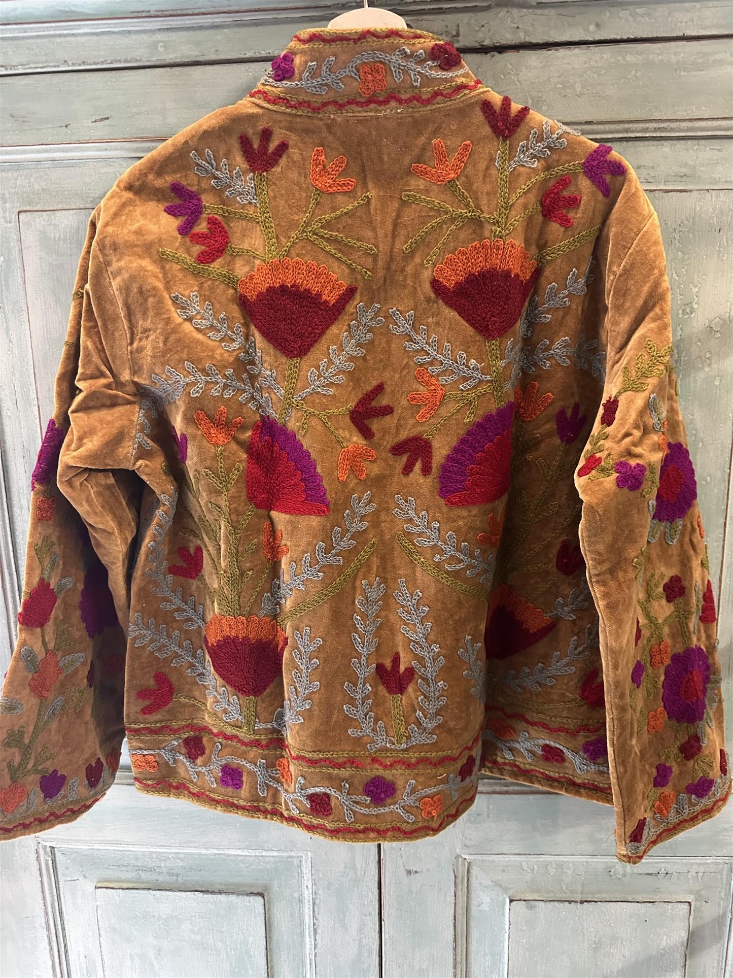 Anouska jakke velur med broderier olive