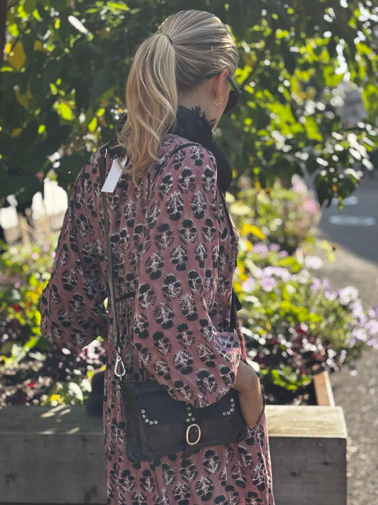 Sara lang smekkekjole v-hals old rose & sort