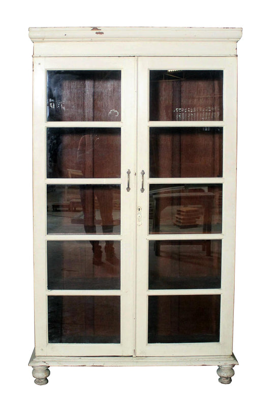 skap med glass nr 38
